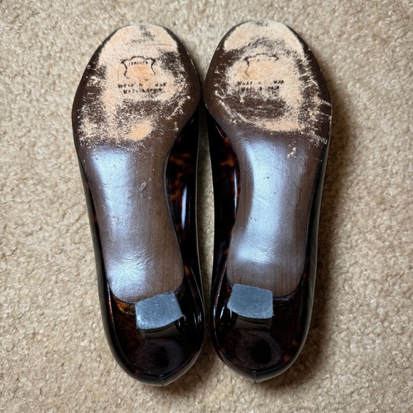 Stuart Weitzman Tortoise Peep Toe Kitten Heels - Picture 12 of 14